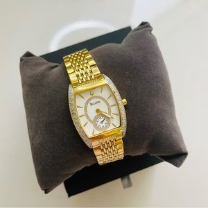 Bulova Women's Swiss 22 Diamonds
Watch Gold Tone with Box